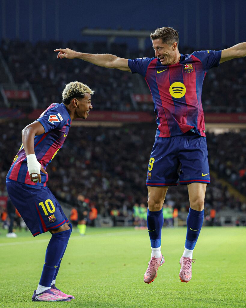 Lamine Yamal y Robert Lewandowski