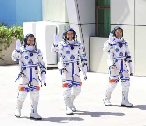 3 astronautas varados