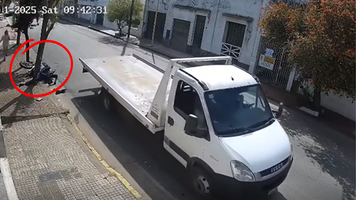 camionero aplasta motociclista